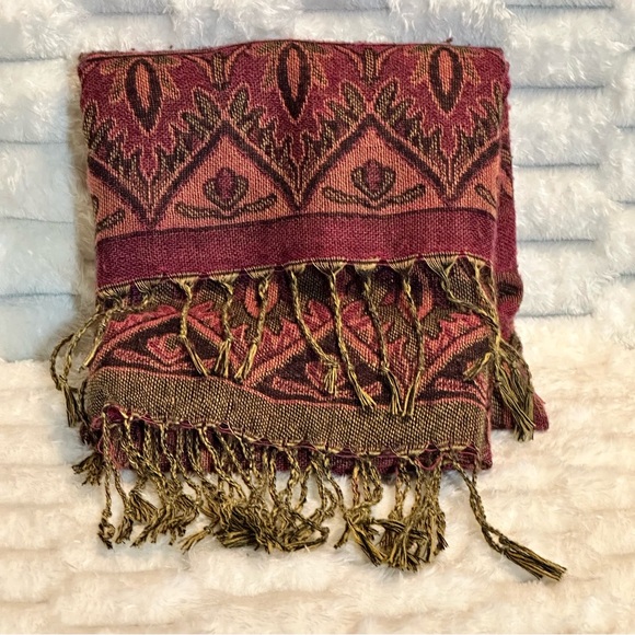 Women Elegant Paisley Scarf in Rich Burgundy and Olive - Picture 4 of 4